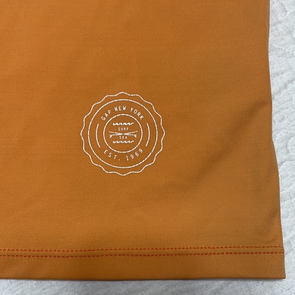 6-7 (5/$20) Gap Rashguard Short-Sleeve - Picture 2 of 13